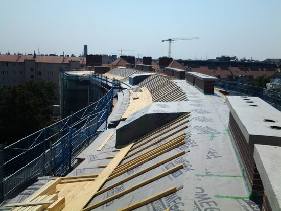 Das Dach des Goethehofs befindet sich hier im Bau